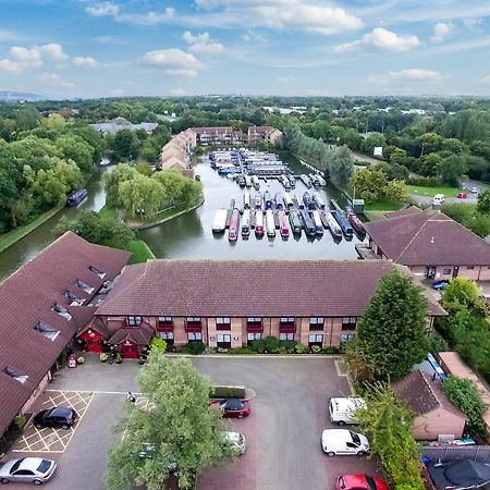 Peartree Lodge Waterside Мілтон-Кінз Екстер'єр фото