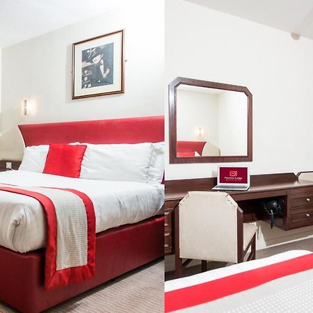 Peartree Lodge Waterside Мілтон-Кінз Екстер'єр фото