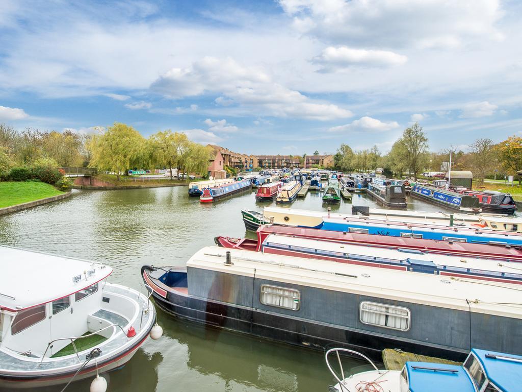 Peartree Lodge Waterside Мілтон-Кінз Екстер'єр фото