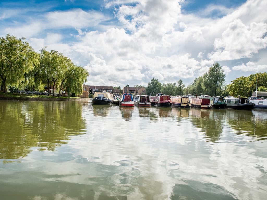 Peartree Lodge Waterside Мілтон-Кінз Екстер'єр фото