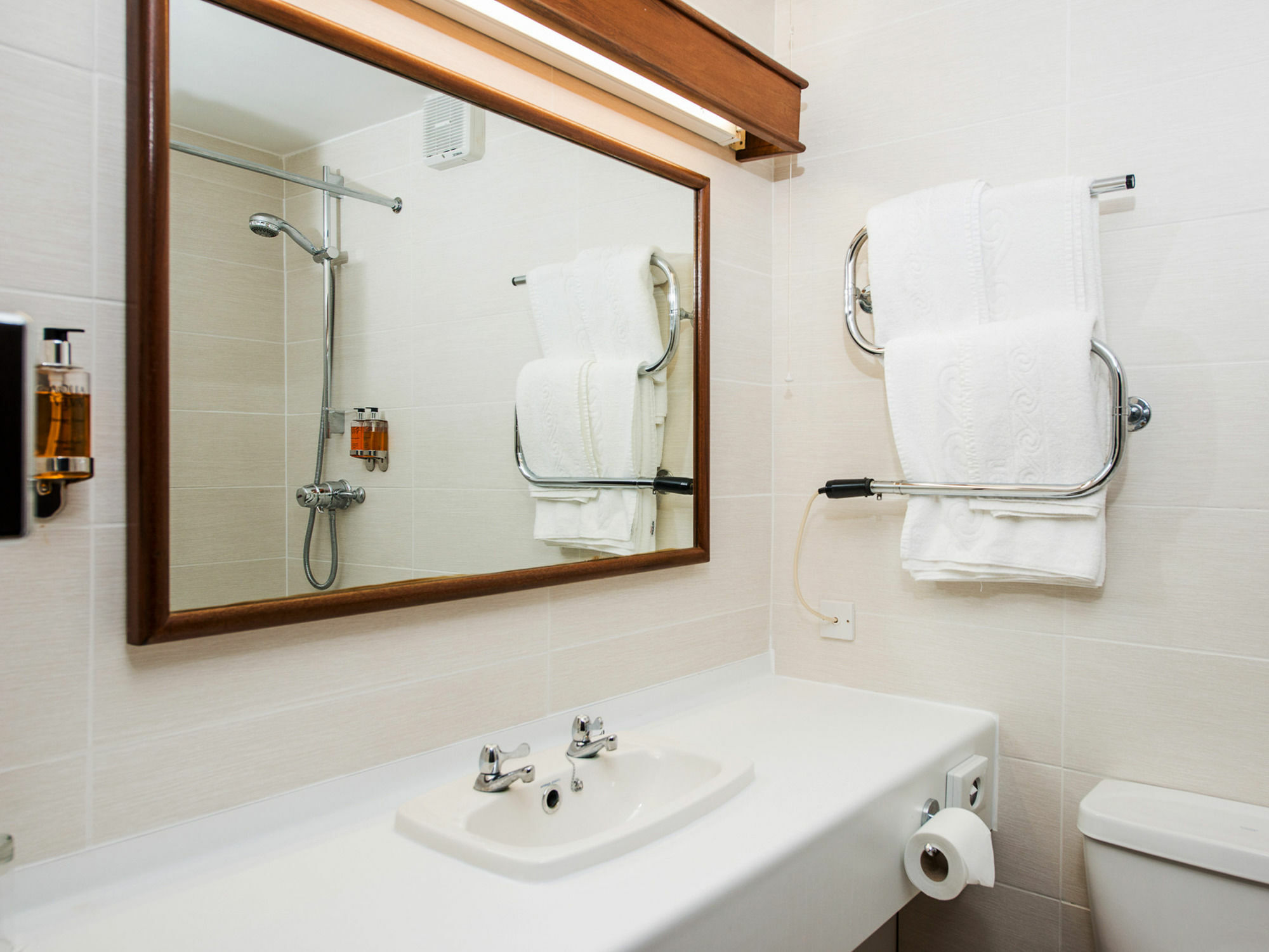 Peartree Lodge Waterside Мілтон-Кінз Екстер'єр фото