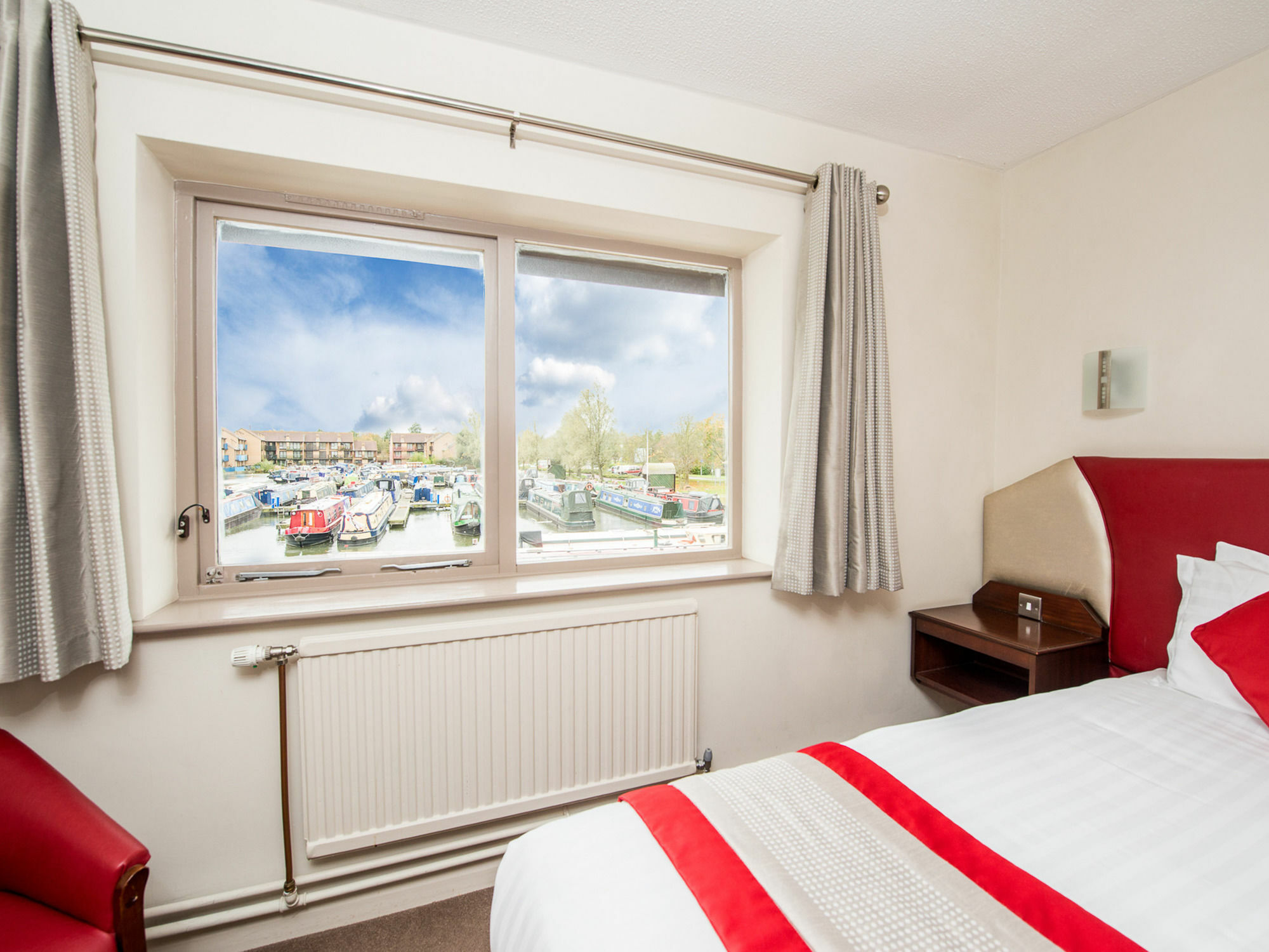 Peartree Lodge Waterside Мілтон-Кінз Екстер'єр фото